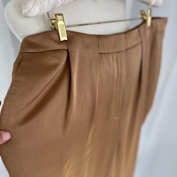 Express High Waist Cropped Satin Pants in Gold - Size XL - Picture 2 of 8